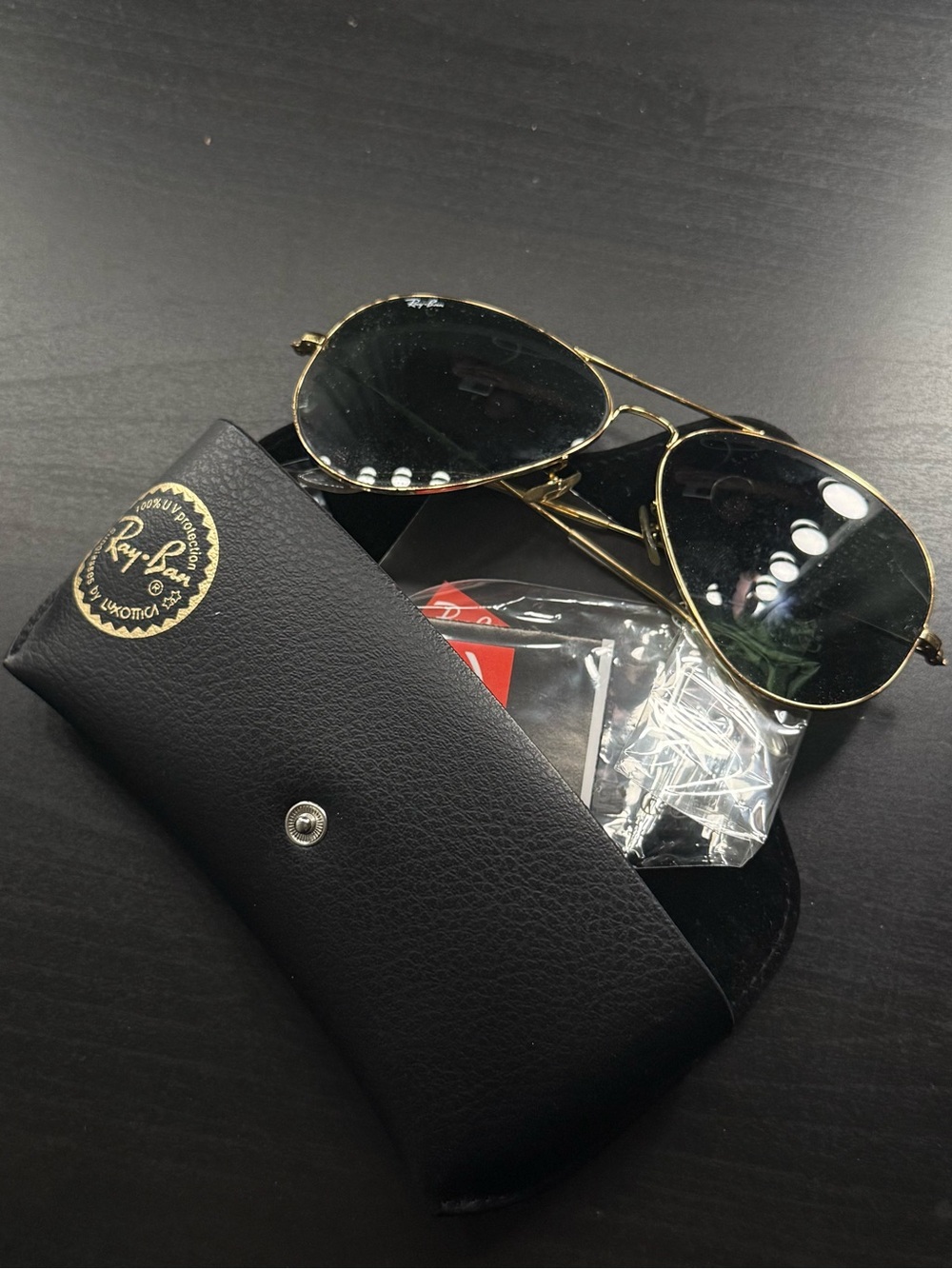 Ray-Ban Men’s Gold Frame Black Lens Aviator Sunglasses with Black Case